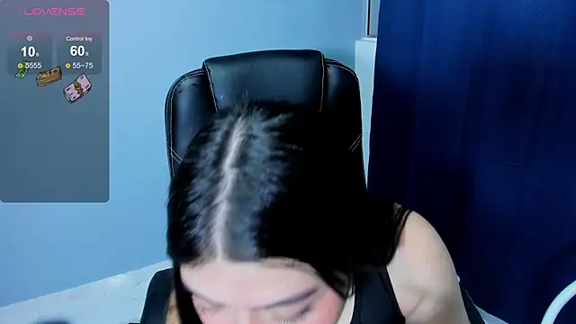 Snapshot of Sexy_paradise18_ chatting on May 19, 2026, 1:56 am Sexy paradise18 online show from May 19, 2026, 1:56 am