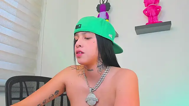 Gangster Girl online show from December 18, 2024, 10:35 pm