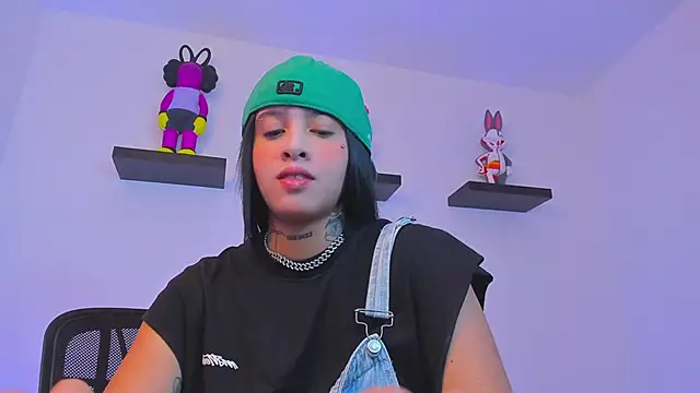 Gangster Girl online show from March 7, 2025, 11:05 pm