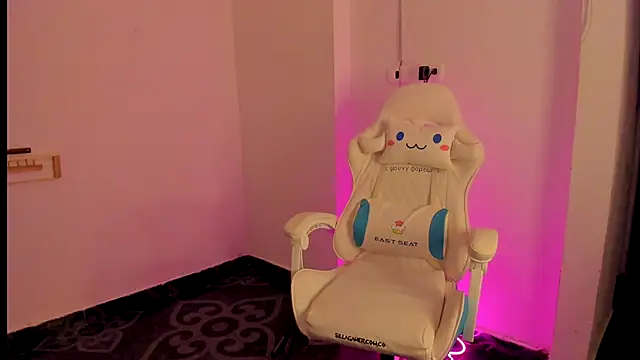 meganthompsonn22 online show from September 17, 2025, 3:41 am