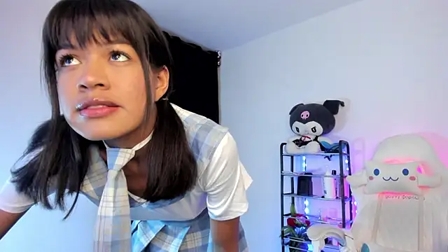 meganthompsonn22 online show from February 6, 2026, 4:17 am