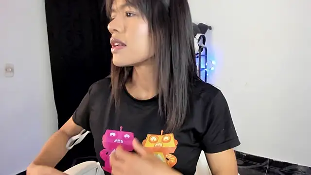 meganthompsonn22 online show from March 31, 2026, 3:52 am