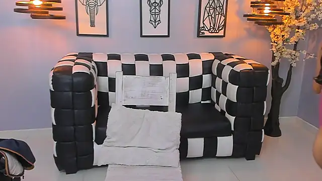 Snapshot of SARAFOXX_ chatting on December 7, 2024, 1:36 am SARAFOXX online show from December 7, 2024, 1:36 am