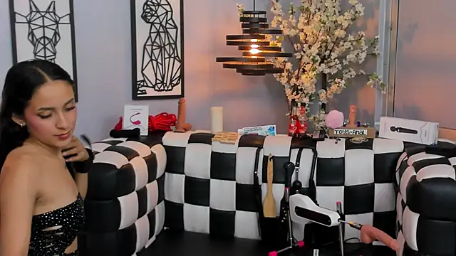 Snapshot of SARAFOXX_ chatting on December 21, 2024, 2:47 pm SARAFOXX online show from December 21, 2024, 2:47 pm