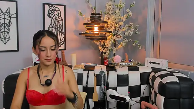 Snapshot of SARAFOXX_ chatting on December 22, 2024, 2:49 pm SARAFOXX online show from December 22, 2024, 2:49 pm