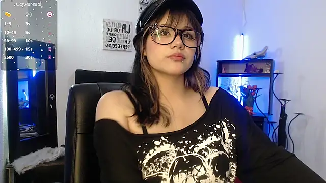 Snapshot of mixie_cute chatting on November 5, 2025, 6:30 pm mixie cute online show from November 5, 2025, 6:30 pm