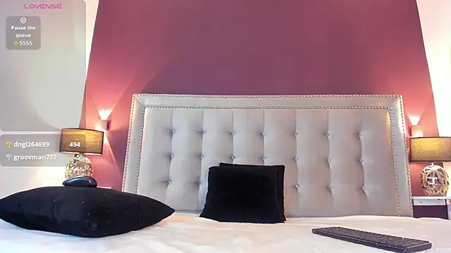 IssyRosse online show from December 20, 2025, 1:51 pm