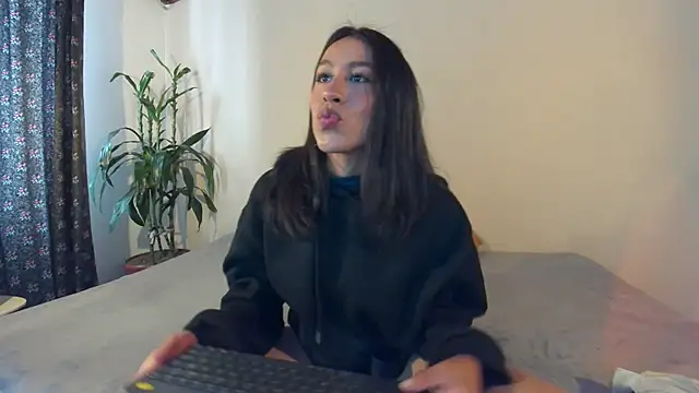 EmiGomez  online show from February 11, 2025, 7:16 pm