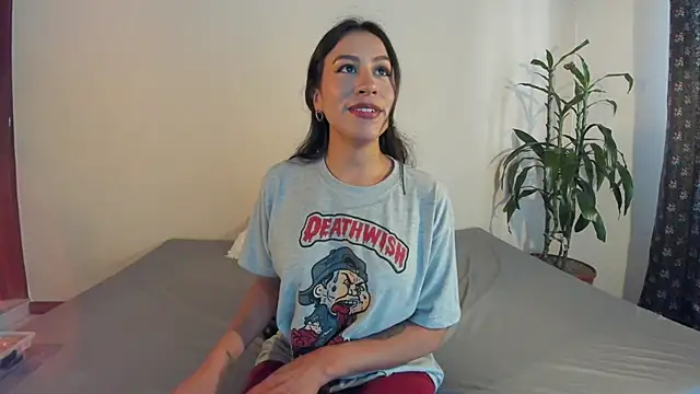 EmiGomez  online show from March 7, 2025, 8:00 pm