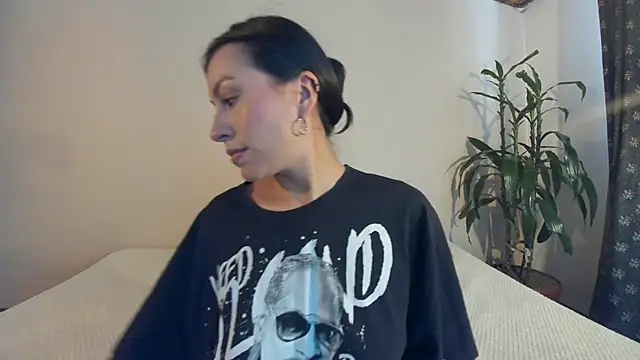 EmiGomez  online show from March 8, 2025, 7:53 pm