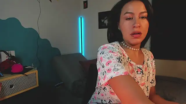 EmiGomez  online show from February 3, 2026, 1:37 am