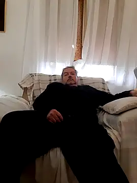 Snapshot of bluangelo chatting on March 7, 2025, 10:45 am bluangelo online show from March 7, 2025, 10:45 am