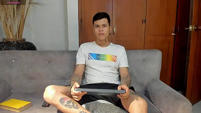 jamesinked  online show from November 13, 2025, 1:26 am