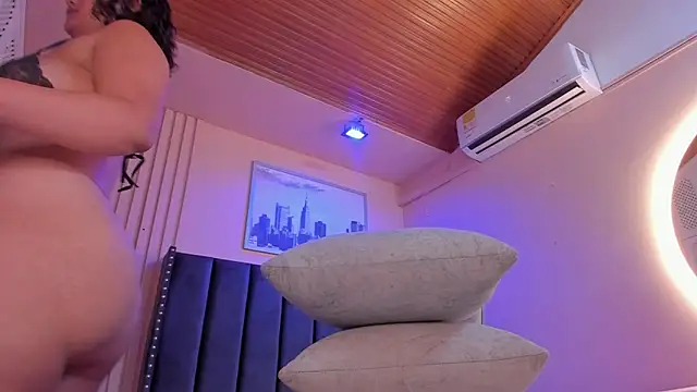 viiolett lee online show from March 12, 2025, 9:03 pm