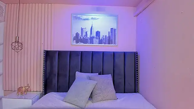 viiolett lee online show from March 22, 2025, 8:15 pm