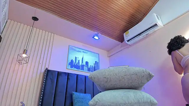 viiolett lee online show from February 27, 2026, 8:20 pm