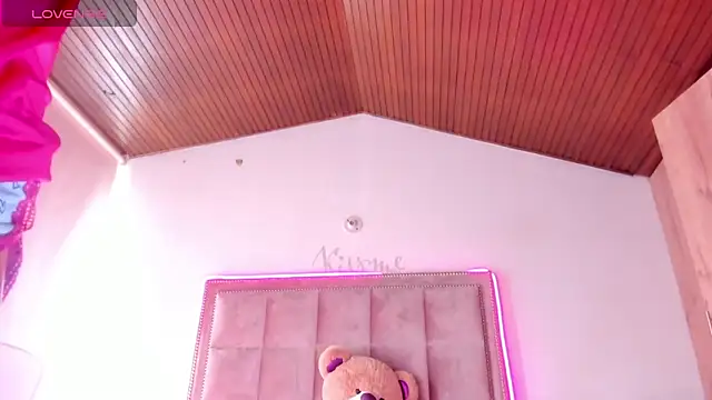 Snapshot of Melody_Ds chatting on December 21, 2024, 1:32 pm Melody Ds online show from December 21, 2024, 1:32 pm