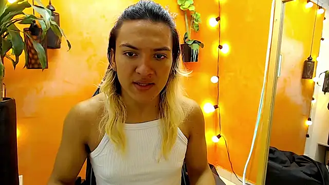 Snapshot of aslyhernandez_7 chatting on January 28, 2025, 11:28 am aslyhernandez 7 online show from January 28, 2025, 11:28 am