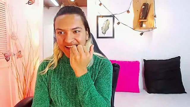 Snapshot of aslyhernandez_7 chatting on January 29, 2025, 11:51 am aslyhernandez 7 online show from January 29, 2025, 11:51 am