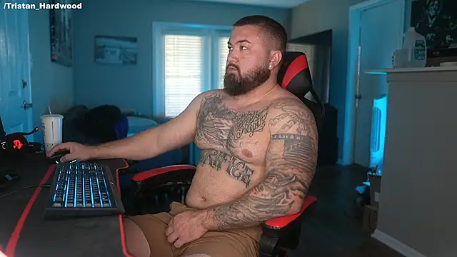 Snapshot of B_The_Creator_X chatting on March 11, 2025, 8:20 pm B The Creator X online show from March 11, 2025, 8:20 pm