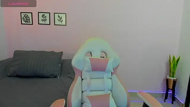 Snapshot of sophie_pazz chatting on May 9, 2026, 10:15 pm sophie pazz online show from May 9, 2026, 10:15 pm