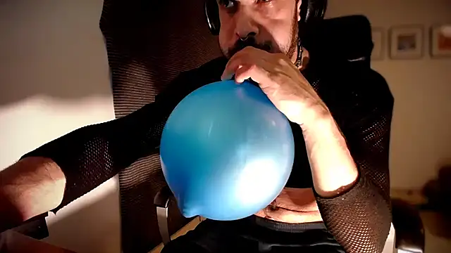 P4RtYBOII92 online show from October 18, 2025, 12:02 am