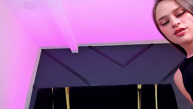 Snapshot of shaina_vasquez chatting on January 31, 2025, 9:48 am shaina vasquez online show from January 31, 2025, 9:48 am