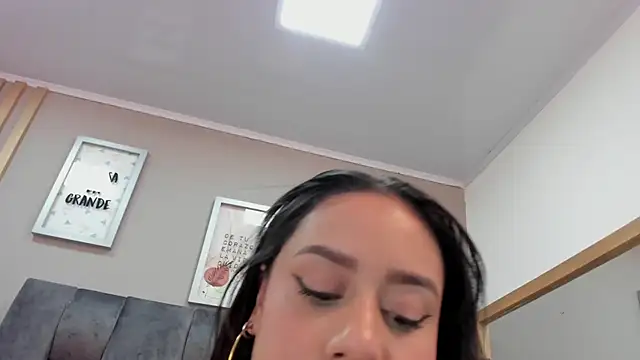 mariaa fernanda online show from January 18, 2025, 7:26 pm