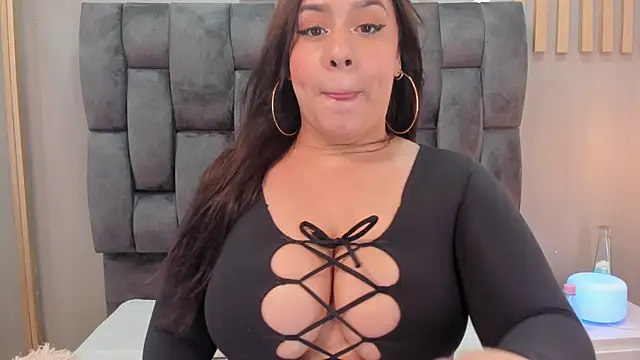 mariaa fernanda online show from September 10, 2025, 4:01 am