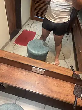 Snapshot of versatile_guy01 chatting on October 27, 2025, 11:03 am versatile guy01 online show from October 27, 2025, 11:03 am