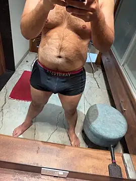 Snapshot of versatile_guy01 chatting on February 5, 2026, 3:11 am versatile guy01 online show from February 5, 2026, 3:11 am