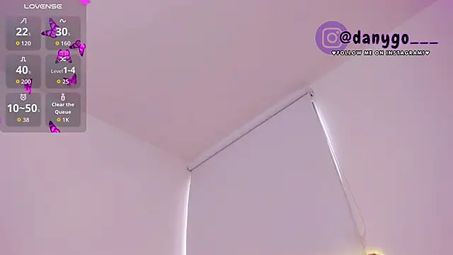 ZarianaEvanz online show from October 3, 2025, 9:12 pm