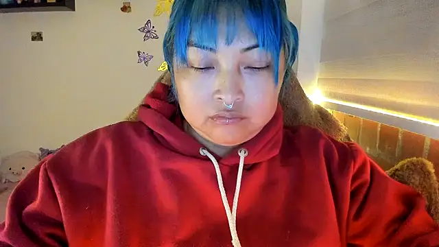 Shaddycute  online show from December 15, 2025, 1:32 am