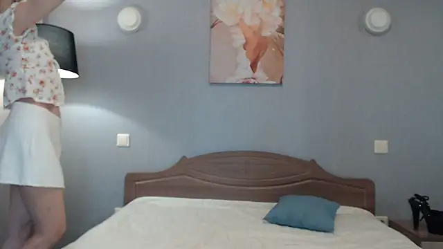 AvelinaLeoni online show from February 8, 2025, 3:53 pm