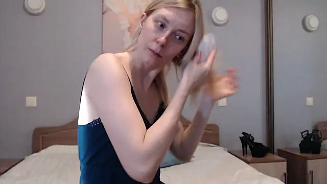 AvelinaLeoni online show from February 26, 2025, 6:37 am