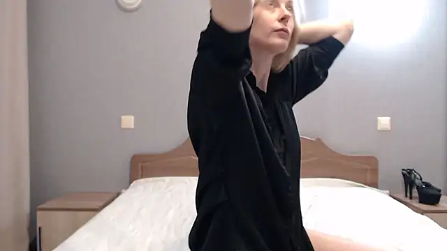 AvelinaLeoni online show from March 7, 2025, 5:40 am