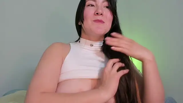 Elle Lee  online show from January 21, 2025, 11:55 pm