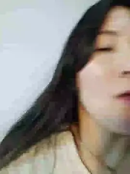 Elle Lee  online show from February 13, 2025, 4:39 pm