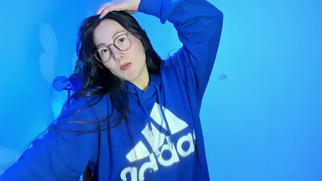 Elle Lee  online show from March 14, 2025, 8:38 pm