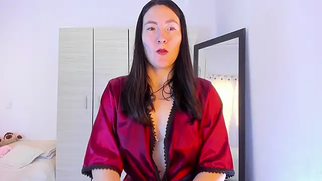 Elle Lee  online show from February 3, 2026, 4:01 pm