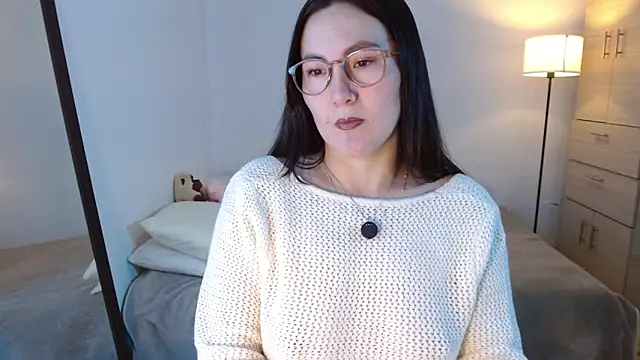 Elle Lee  online show from April 11, 2026, 11:58 am