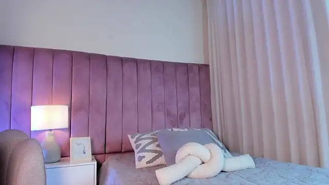 Elise Diamond online show from April 9, 2026, 2:11 am