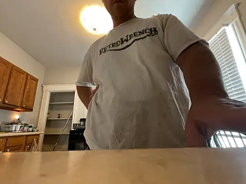 Mcpussypounder211 online show from June 3, 2026, 9:09 pm