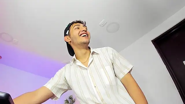 Snapshot of DiegoRogue_ chatting on December 9, 2024, 6:35 pm DiegoRogue online show from December 9, 2024, 6:35 pm