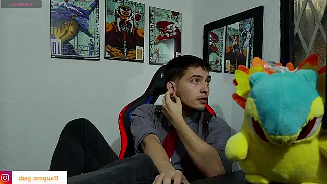 Snapshot of DiegoRogue_ chatting on March 17, 2025, 11:21 pm DiegoRogue online show from March 17, 2025, 11:21 pm