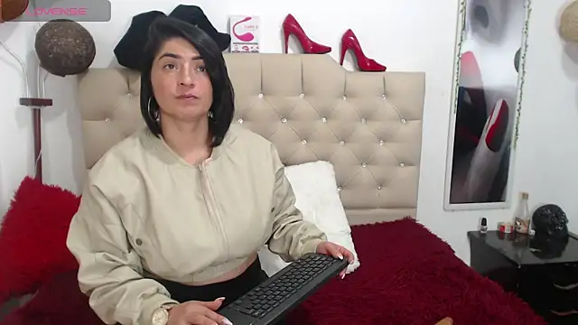 karenlennox1 online show from December 27, 2024, 11:31 pm