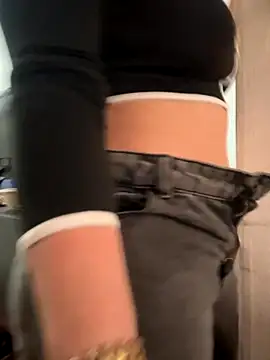 karenlennox1 online show from November 16, 2025, 8:58 pm