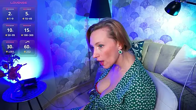 UmaTruewoman online show from September 18, 2025, 6:15 am