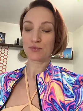 UmaTruewoman online show from November 5, 2025, 6:02 am