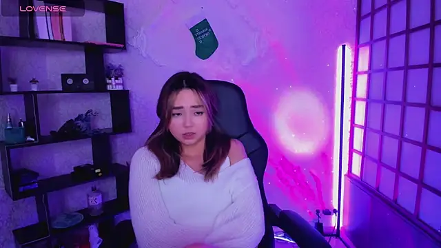 Fluffy Rose online show from December 27, 2024, 11:39 am